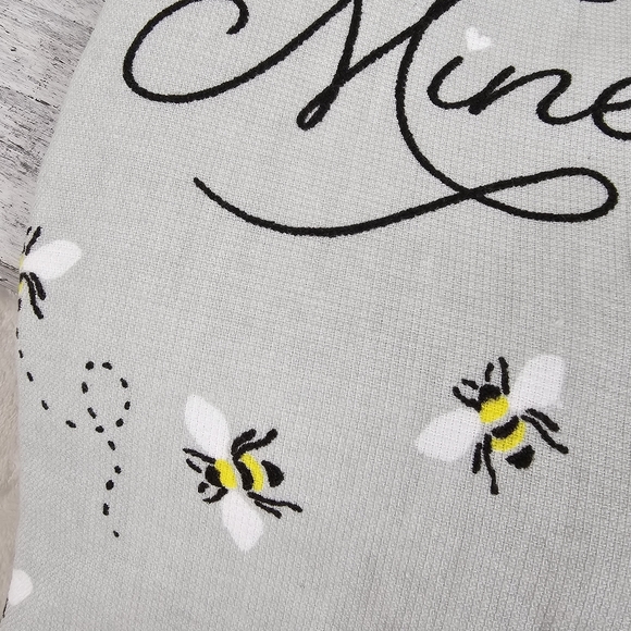 Set of 2 Bee Mine Kitchen Towels - Picture 5 of 8